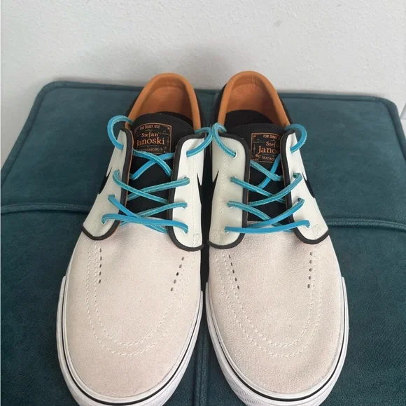 Nike SB Zoom Janoski Olympic Safari Cream and Black Sneakers with Blue Laces - Picture 2 of 7